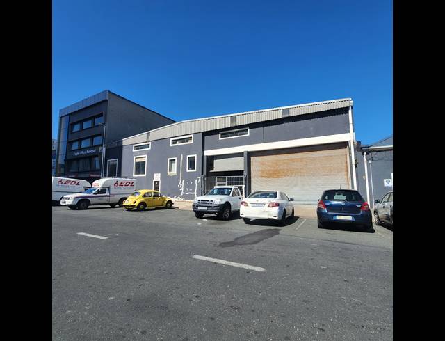 2,400M² WAREHOUSE FOR SALE IN NORTH BEACH